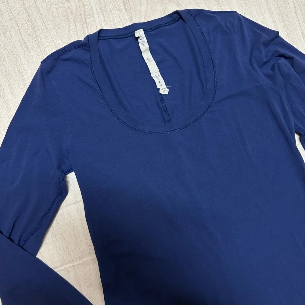 lululemon athletica Navy Long Sleeve Women's Top